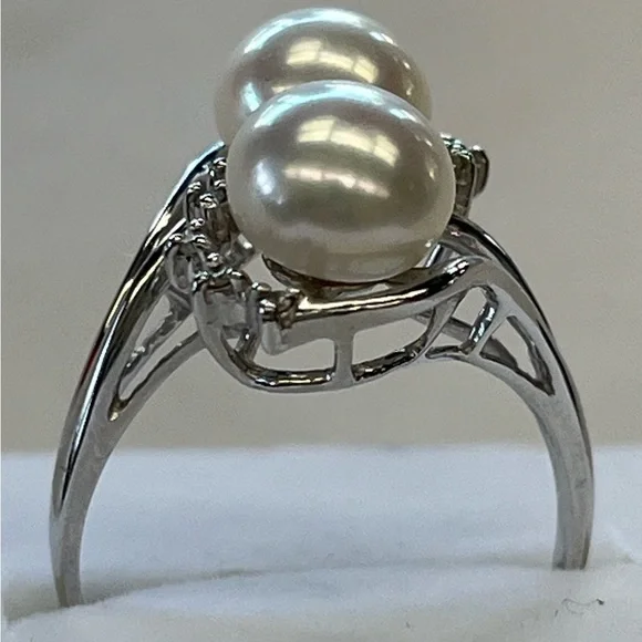 FreshwaterPearl and Diamond 14kt White Gold Ring